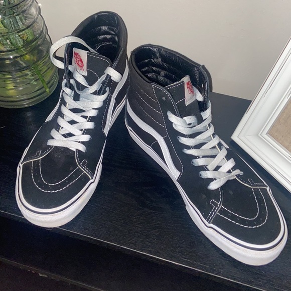 WORN TWICE!!! High top vans size 9/5 woman & 8 men. Were worn 2 maybe 3 times!! - Picture 3 of 5